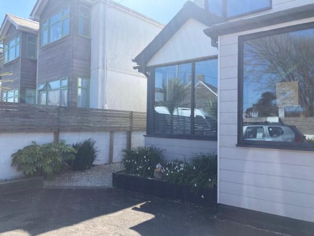 The Salt Box- Lovely Refurbished Annexe, Free Parking, Walk To Porth Beach. Saint Columb Minor Exterior photo